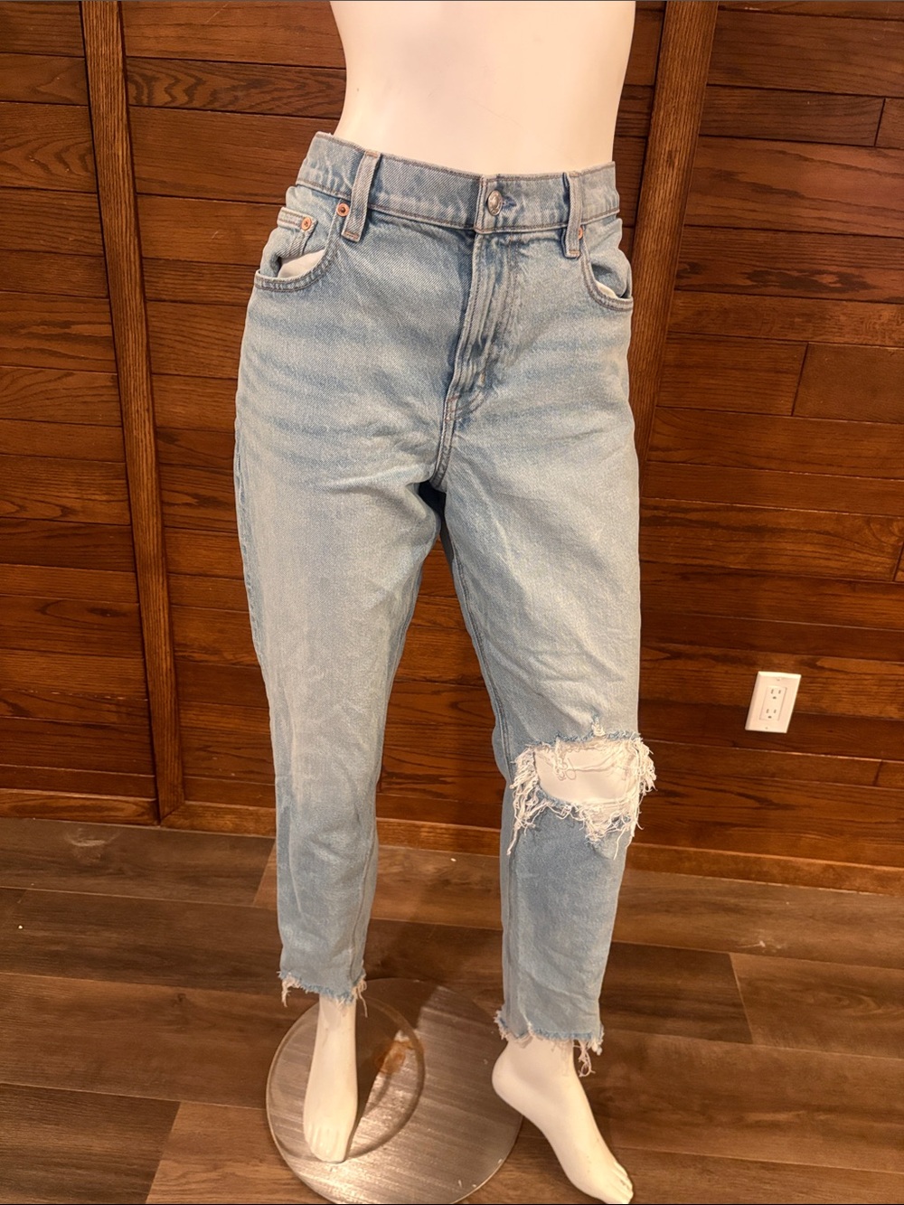 American Eagle Outfitters Light Wash Boyfriend Jeans with Knee Distress